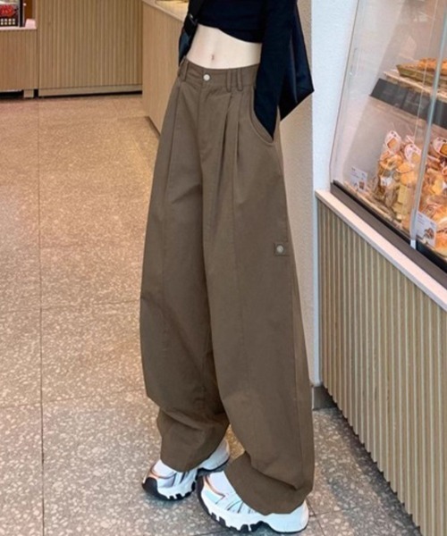 SallyLunn(サリーラン)の「ハイウエストタックワイドカーゴパンツ(カーゴパンツ・レディース・アイボリー/カーキ/ブラウン・LARGE/MEDIUM)」の2枚目の写真
