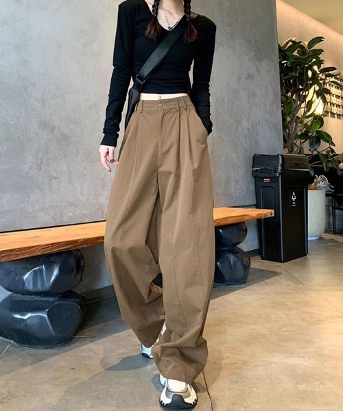 SallyLunn(サリーラン)の「ハイウエストタックワイドカーゴパンツ(カーゴパンツ・レディース・アイボリー/カーキ/ブラウン・LARGE/MEDIUM)」の4枚目の写真