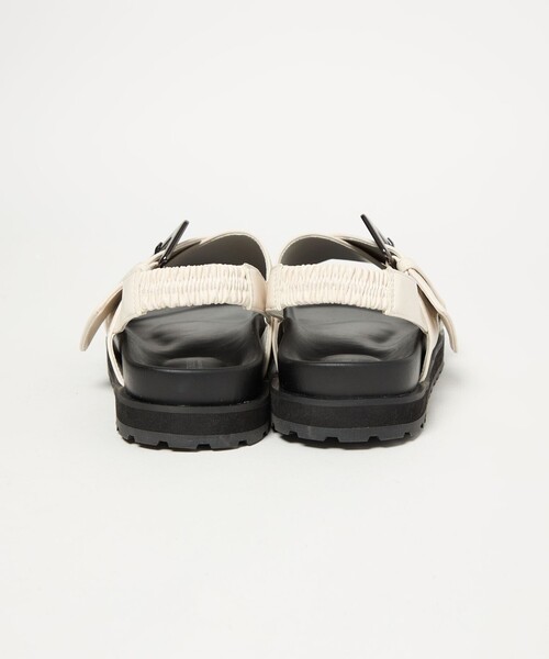 BEAUTY&YOUTH UNITED ARROWS(ビューティーアンドユースユナイテッドアローズ)の「ビッグバックル クロスストラップ サンダル(サンダル・レディース・ブラック/オフホワイト・38/37/36)」の15枚目の写真