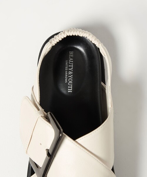 BEAUTY&YOUTH UNITED ARROWS(ビューティーアンドユースユナイテッドアローズ)の「ビッグバックル クロスストラップ サンダル(サンダル・レディース・ブラック/オフホワイト・38/37/36)」の17枚目の写真