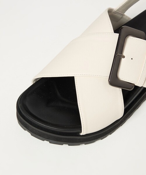 BEAUTY&YOUTH UNITED ARROWS(ビューティーアンドユースユナイテッドアローズ)の「ビッグバックル クロスストラップ サンダル(サンダル・レディース・ブラック/オフホワイト・38/37/36)」の18枚目の写真