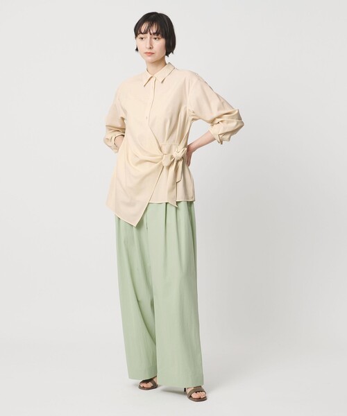 UNITED ARROWS（ユナイテッドアローズ）の「ドレープ ギャザー シャツ ‐ウォッシャブル‐（シャツ/ブラウス・レディース・オフホワイト/ブラック/オリーブ・FREE）」の6枚目の写真