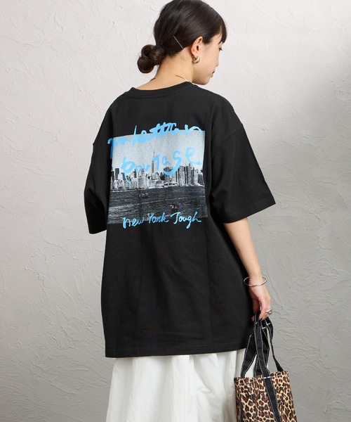 Manhattan Portage（マンハッタンポーテージ）の「[MANHATTAN PORTAGE/マンハッタンポーテージ] 別注 バックフォトプリントTシャツ（Tシャツ/カットソー・レディース・ブラック/ピンク/ライトグレー・XL/L/M/S）」の11枚目の写真