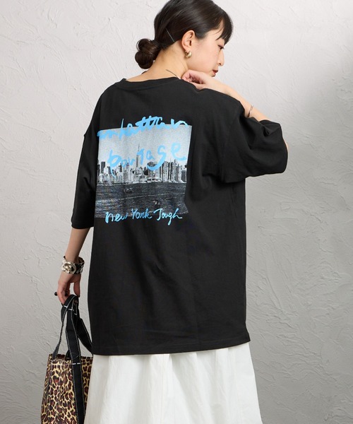 Manhattan Portage（マンハッタンポーテージ）の「[MANHATTAN PORTAGE/マンハッタンポーテージ] 別注 バックフォトプリントTシャツ（Tシャツ/カットソー・レディース・ブラック/ピンク/ライトグレー・XL/L/M/S）」の12枚目の写真