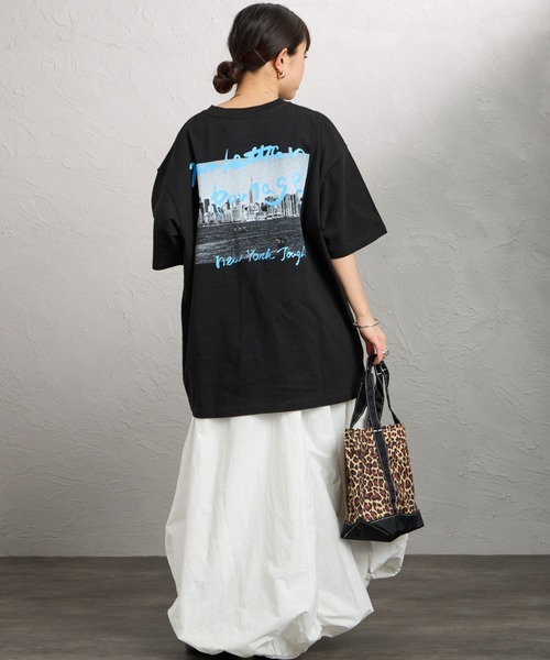 Manhattan Portage（マンハッタンポーテージ）の「[MANHATTAN PORTAGE/マンハッタンポーテージ] 別注 バックフォトプリントTシャツ（Tシャツ/カットソー・レディース・ブラック/ピンク/ライトグレー・XL/L/M/S）」の16枚目の写真