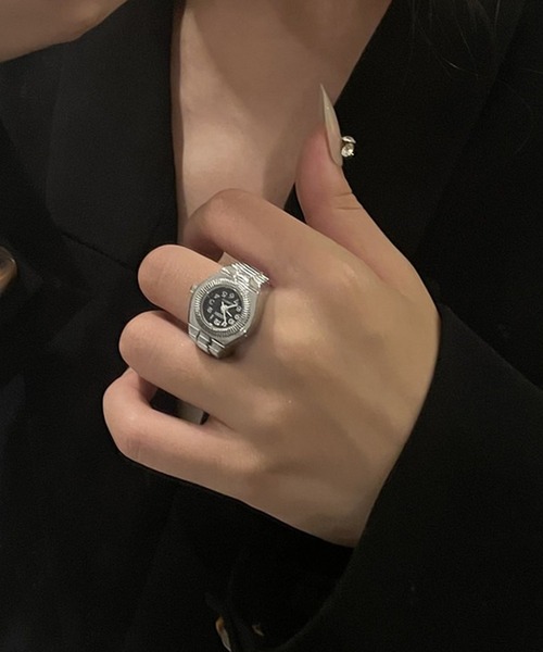 c.u.l(シーユーエル)の「時計モチーフ ウォッチデザインリング cula1491(リング・レディース・ブラック/ホワイト・FREE)」の2枚目の写真