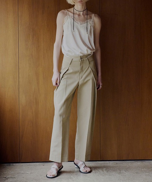 Dickies(ディッキーズ)の「Dickies × Ameri TUCK PANTS(チノパンツ・レディース・ブラック/ベージュ/グリーン・MEDIUM/SMALL/X-SMALL)」の9枚目の写真