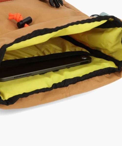 TOPO DESIGNS(トポデザインズ)の「子供も使えるミニサイズ【TOPO DESIGNS】ROVER PACK MINI(バックパック/リュック・レディース・ブラック/ブラウン系/ブラック系1/アイボリー・ONE SIZE)」の19枚目の写真
