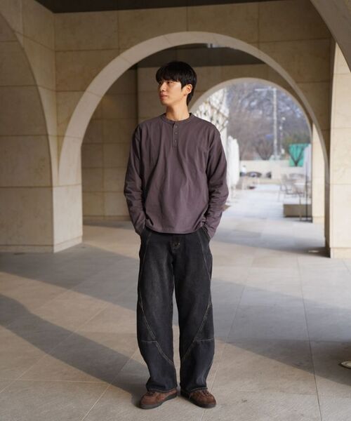 INDUST(インダスト)の「セミクロップヘンリーネックロングスリーブTシャツ_チャコール(Tシャツ/カットソー・レディース・チャコール・1(S)/2(M)/3(L))」の5枚目の写真