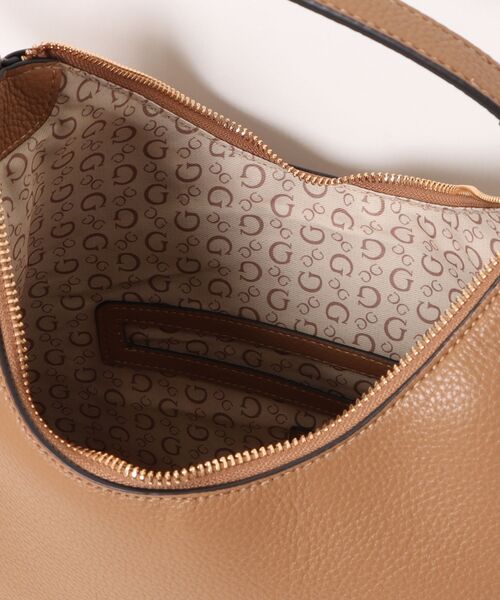 Guess(ゲス)の「【GUESS】ゲス WELLS SHOULDER SATCHEL ショルダーバッグ(ショルダーバッグ・レディース・ブラック/ブラウン/アイボリー・FREE)」の6枚目の写真