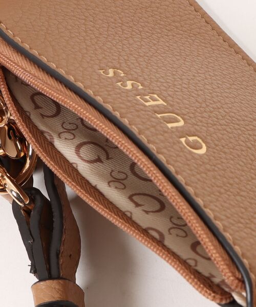 Guess(ゲス)の「【GUESS】ゲス WELLS SHOULDER SATCHEL ショルダーバッグ(ショルダーバッグ・レディース・ブラック/ブラウン/アイボリー・FREE)」の5枚目の写真