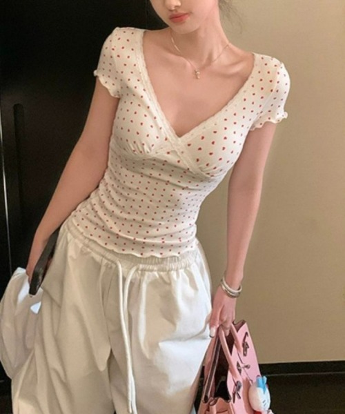 Ritzy(リッツィー)の「ハート V ネック フィットトップス(Tシャツ/カットソー・レディース・ホワイト・M)」の2枚目の写真