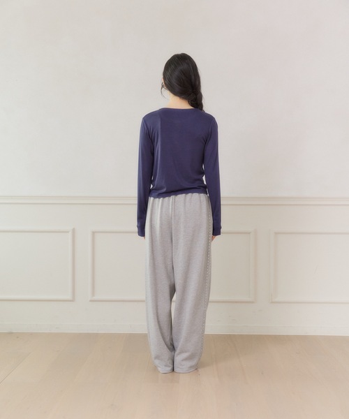 FCMM（エフシーエムエム）の「【日本限定】COLOR BUTTON CARDIGAN / カラーボタンカーディガン（カーディガン/ボレロ・レディース・ネイビー/イエロー/ライトピンク・SMALL/MEDIUM）」の4枚目の写真