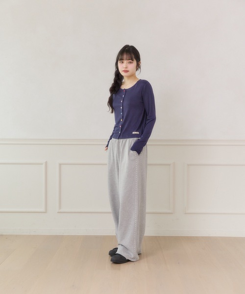 FCMM（エフシーエムエム）の「【日本限定】COLOR BUTTON CARDIGAN / カラーボタンカーディガン（カーディガン/ボレロ・レディース・ネイビー/イエロー/ライトピンク・SMALL/MEDIUM）」の7枚目の写真