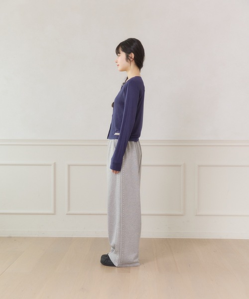 FCMM（エフシーエムエム）の「【日本限定】COLOR BUTTON CARDIGAN / カラーボタンカーディガン（カーディガン/ボレロ・レディース・ネイビー/イエロー/ライトピンク・SMALL/MEDIUM）」の5枚目の写真