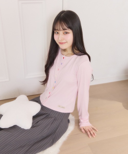 FCMM（エフシーエムエム）の「【日本限定】COLOR BUTTON CARDIGAN / カラーボタンカーディガン（カーディガン/ボレロ・レディース・ネイビー/イエロー/ライトピンク・SMALL/MEDIUM）」の16枚目の写真