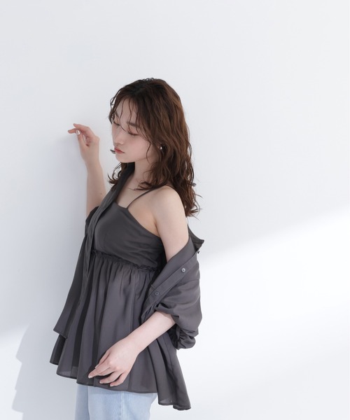 NATURAL BEAUTY BASIC(ナチュラルビューティーベーシック)の「キャミレイヤードシャツ(シャツ/ブラウス・レディース・オレンジ系その他/チャコールグレー/ベージュ・フリ-)」の2枚目の写真