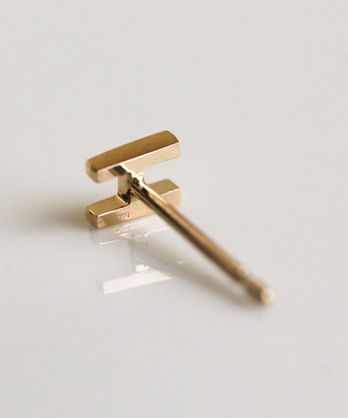 cui-cui(キュイキュイ)の「ゴールド イニシャル ピアス | K10YG 【片耳用】(ピアス(片耳用)・レディース・A/H/J/C/E/F/S/T/K/M/N/R/Y・FREE)」の14枚目の写真