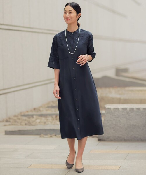 J.PRESS(ジェイプレス)の「【WEB限定カラーあり】エンブロイダリー シャツ ワンピース(シャツワンピース・レディース・ダークブラウン系/ネイビー系/サックスブルー系・9/11)」の4枚目の写真
