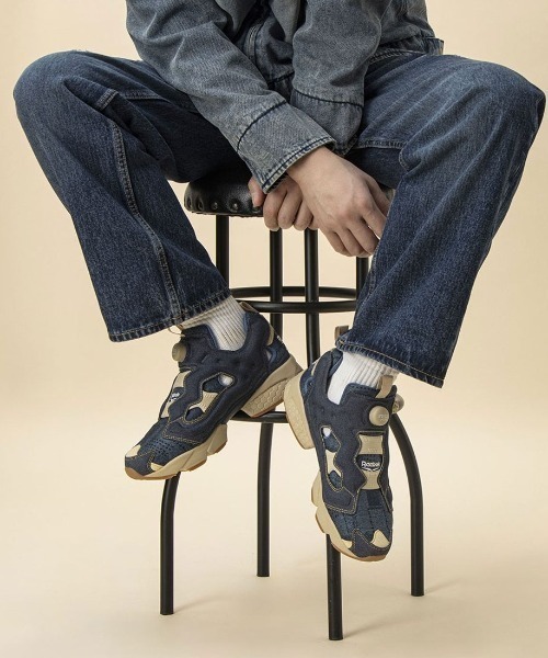 Reebok(リーボック)の「インスタポンプ フューリー 94 / INSTAPUMP FURY 94(スニーカー・メンズ・ライトグリーン/ブルー/ブラック・26.0cm/25.5cm/25.0cm/24.0cm/24.5cm/23.5cm/23.0cm/31cm/30.0cm/29.0cm/28.5cm/28.0cm/27.5cm/27.0cm/26.5cm/22.0cm)」の4枚目の写真