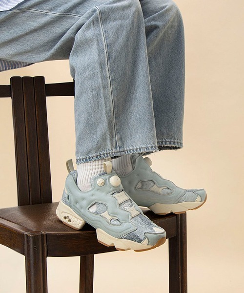 Reebok(リーボック)の「インスタポンプ フューリー 94 / INSTAPUMP FURY 94(スニーカー・メンズ・ライトグリーン/ブルー/ブラック・26.0cm/25.5cm/25.0cm/24.0cm/24.5cm/23.5cm/23.0cm/31cm/30.0cm/29.0cm/28.5cm/28.0cm/27.5cm/27.0cm/26.5cm/22.0cm)」の17枚目の写真