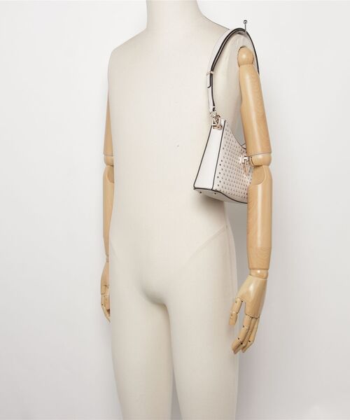 PATSIE Shoulder Bag ショルダーバッグ | GUESS(ゲス) JAPAN 公式