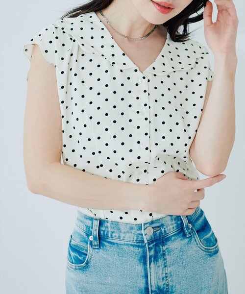 natural couture（ナチュラルクチュール）の「ゆるスカラップレトロブラウス（シャツ/ブラウス・レディース・ブルー/オフホワイト/ブラック/ドット/チェック・FREE）」の9枚目の写真
