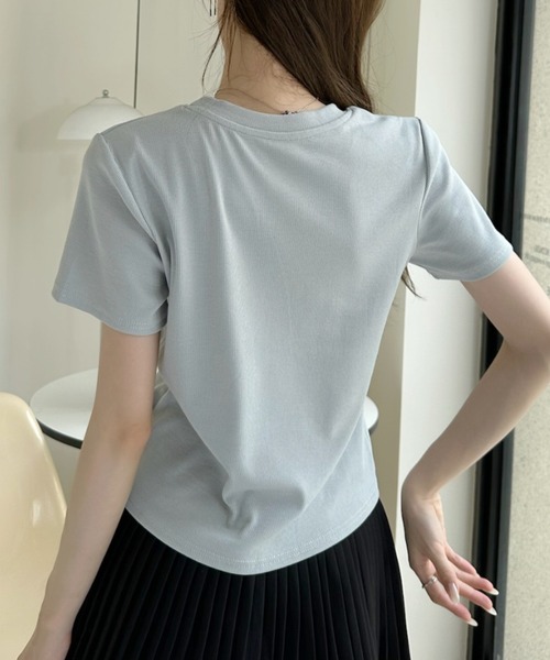 Ada.(エイダ)の「筆記体 ロゴ ミニマル 刺繍 ショート丈 Tシャツ(Tシャツ/カットソー・レディース・ブルー/ライトグリーン/ライトグレー/ブラック/ホワイト・FREE)」の7枚目の写真