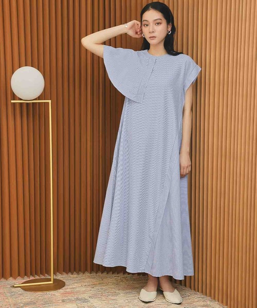ELFRANK(エルフランク)の「【2026SS】アシンメトリーケープピンストライプAラインロングワンピース 洗える(ワンピース・レディース・ブラック系その他/ブルー系その他・L/M)」の2枚目の写真