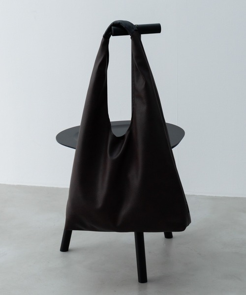 SINSS(シンス)の「One handle bag / ワンハンドルバッグ(トートバッグ・メンズ・ブラック/ダークブラウン・FREE)」の14枚目の写真