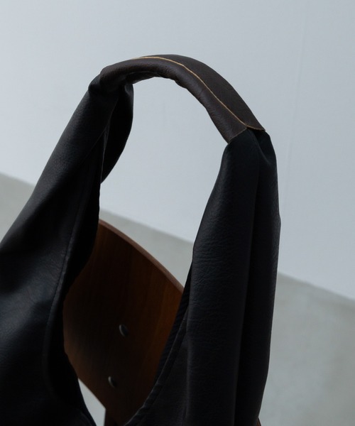 SINSS(シンス)の「One handle bag / ワンハンドルバッグ(トートバッグ・メンズ・ブラック/ダークブラウン・FREE)」の8枚目の写真