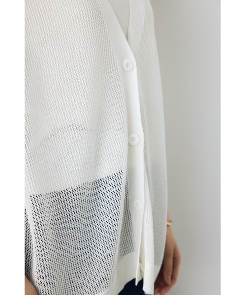 AZUL by moussy（アズールバイマウジー）の「【身長別着用画像あり】コードヤーンメッシュカーデ　メッシュトップス　シアートップス　シアーカーディガン　透け感　羽織　冷房対策（カーディガン/ボレロ・レディース・オフホワイト/ブラウン/ブラック・MEDIUM/SMALL）」の12枚目の写真