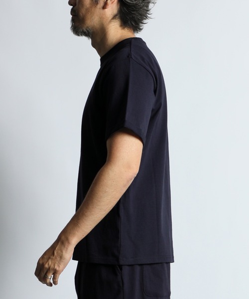 The DUFFER of ST.GEORGE(ザダファーオブセントジョージ)の「8oz HEAVY WEIGHT COTTON ROLL-UP SLEEVE TEE:セットアップ対応 ヘビーウェイト ロールアップTシャツ / 厚手Tシャツ / こなれ感 / レギュラーフィット(Tシャツ/カットソー・メンズ・オフホワイト/スミクロ/ベージュ/ネイビー・X-LARGE/LARGE/MEDIUM/SMALL)」の22枚目の写真