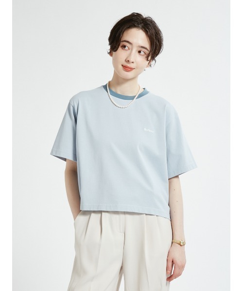 Barbour(バブアー)の「クロップド ポイントロゴ 配色TシャツJapan Exclusive(レディース)(Tシャツ/カットソー・レディース・ライトブルー/クリーム/グレー・MEDIUM/SMALL)」の3枚目の写真