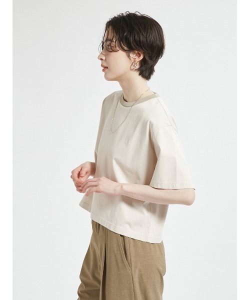 Barbour(バブアー)の「クロップド ポイントロゴ 配色TシャツJapan Exclusive(レディース)(Tシャツ/カットソー・レディース・ライトブルー/クリーム/グレー・MEDIUM/SMALL)」の7枚目の写真