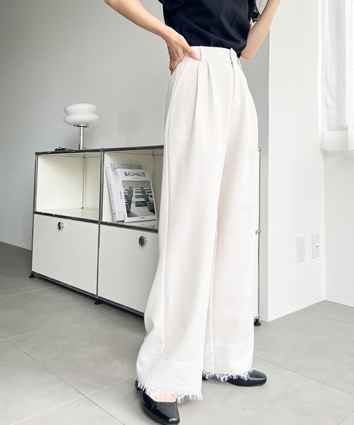 moment+(モーメントプラス)の「裾レースツータックセミワイドスラックスパンツ(その他パンツ・レディース・ネイビー/ホワイト系その他/ブラック/ブラック系その他/アイボリー/グレイッシュベージュ・M)」の15枚目の写真