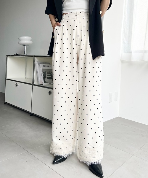 moment+(モーメントプラス)の「裾レースツータックセミワイドスラックスパンツ(その他パンツ・レディース・ネイビー/ホワイト系その他/ブラック/ブラック系その他/アイボリー/グレイッシュベージュ・M)」の19枚目の写真