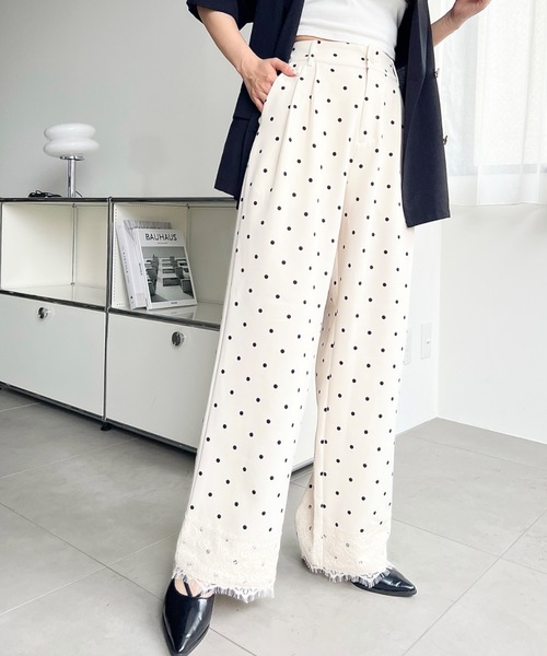moment+(モーメントプラス)の「裾レースツータックセミワイドスラックスパンツ(その他パンツ・レディース・ネイビー/ホワイト系その他/ブラック/ブラック系その他/アイボリー/グレイッシュベージュ・M)」の17枚目の写真