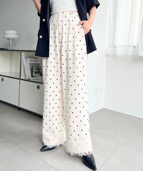 moment+(モーメントプラス)の「裾レースツータックセミワイドスラックスパンツ(その他パンツ・レディース・ネイビー/ホワイト系その他/ブラック/ブラック系その他/アイボリー/グレイッシュベージュ・M)」の18枚目の写真