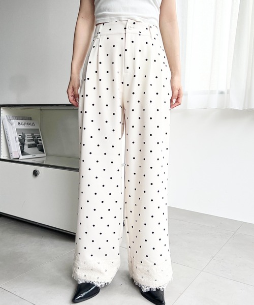 moment+(モーメントプラス)の「裾レースツータックセミワイドスラックスパンツ(その他パンツ・レディース・ネイビー/ホワイト系その他/ブラック/ブラック系その他/アイボリー/グレイッシュベージュ・M)」の22枚目の写真