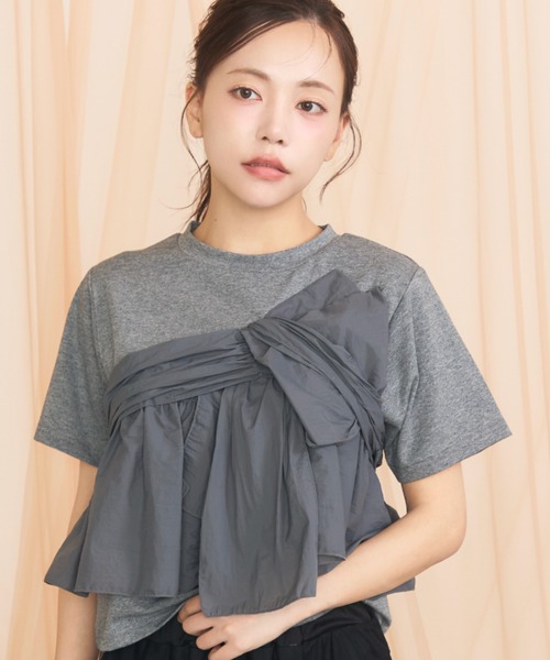 krahe（クレーエ）の「ビッグリボン・アシンメトリーTシャツ（Tシャツ/カットソー・レディース・グレー/ブラック/オフホワイト・FREE）」の3枚目の写真
