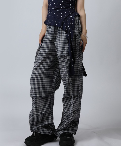 HOOK(フック)の「HOOK for girls チェック柄 × サイドフラップ カーゴパンツ(カーゴパンツ・レディース・ブルー/ブラック・M)」の1枚目の写真