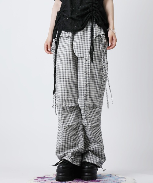 HOOK(フック)の「HOOK for girls チェック柄 × サイドフラップ カーゴパンツ(カーゴパンツ・レディース・ブルー/ブラック・M)」の2枚目の写真
