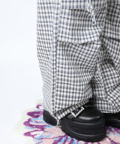 HOOK(フック)の「HOOK for girls チェック柄 × サイドフラップ カーゴパンツ(カーゴパンツ・レディース・ブルー/ブラック・M)」の11枚目の写真
