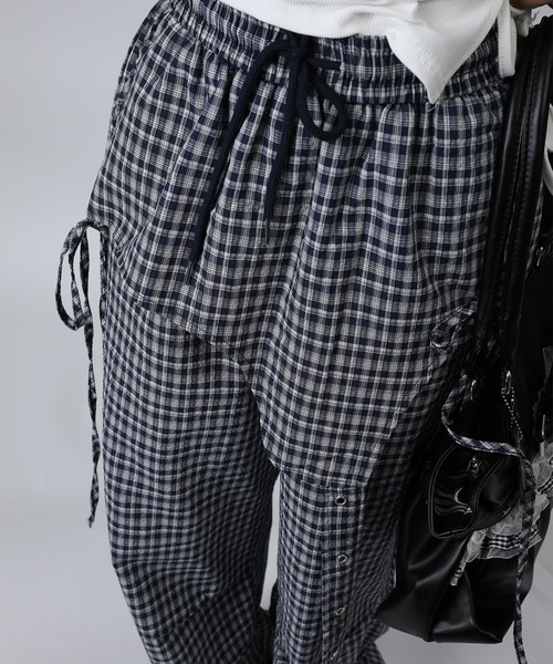 HOOK(フック)の「HOOK for girls チェック柄 × サイドフラップ カーゴパンツ(カーゴパンツ・レディース・ブルー/ブラック・M)」の8枚目の写真
