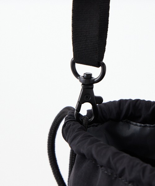 Columbia（コロンビア）の「【WEB先行予約】[Columbia/コロンビア] BYSIDE ドローストリング ナイロンショルダーバッグ（WEB限定）（ショルダーバッグ・レディース・ブラック・ONE SIZE）」の7枚目の写真