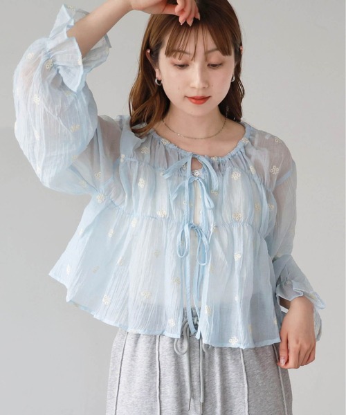 tiptop(ティップトップ)の「花刺繍シアーリボンブラウス(シャツ/ブラウス・レディース・ブラック/サックスブルー/アイボリー・FREE)」の3枚目の写真