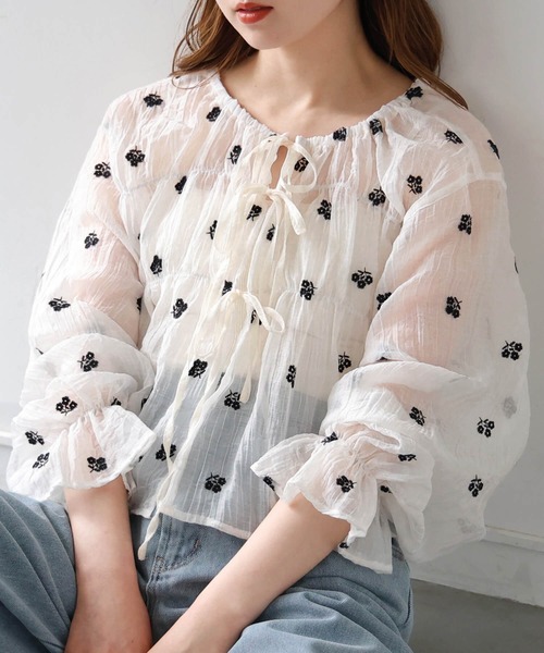 tiptop(ティップトップ)の「花刺繍シアーリボンブラウス(シャツ/ブラウス・レディース・ブラック/サックスブルー/アイボリー・FREE)」の1枚目の写真