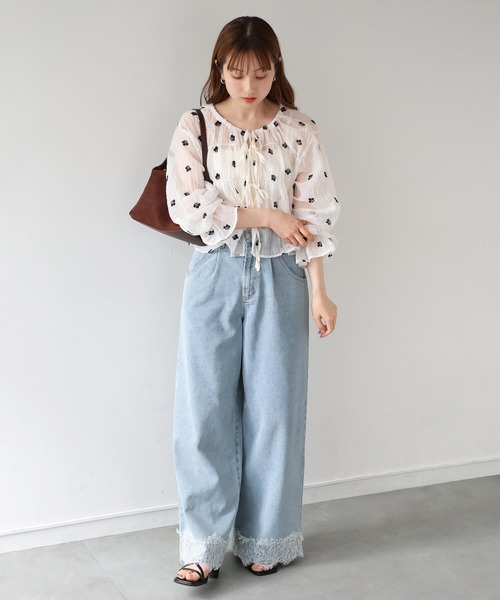 tiptop(ティップトップ)の「花刺繍シアーリボンブラウス(シャツ/ブラウス・レディース・ブラック/サックスブルー/アイボリー・FREE)」の4枚目の写真