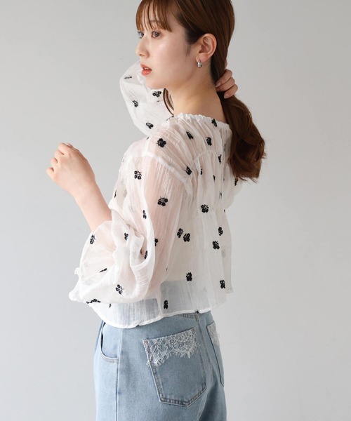 tiptop(ティップトップ)の「花刺繍シアーリボンブラウス(シャツ/ブラウス・レディース・ブラック/サックスブルー/アイボリー・FREE)」の5枚目の写真
